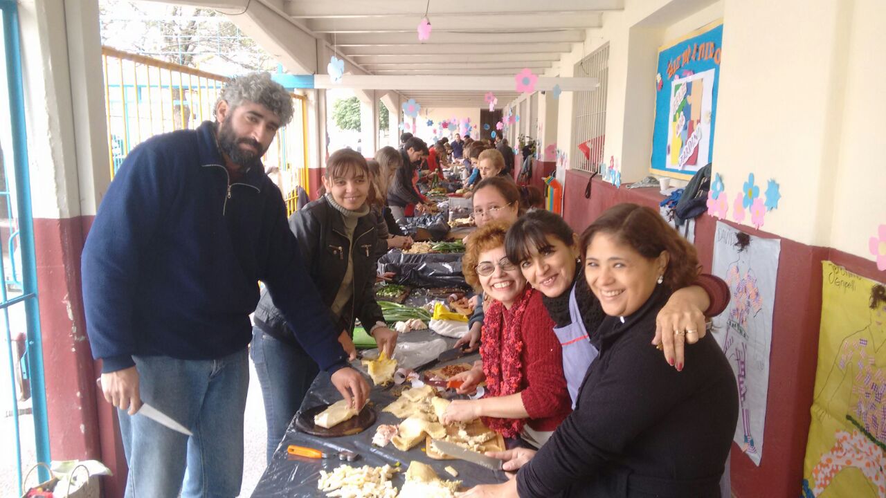 Nos preparamos para el Gran Locro Centenario