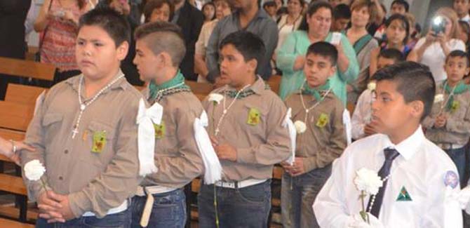 Primera Comunión de niños del Batallón 8